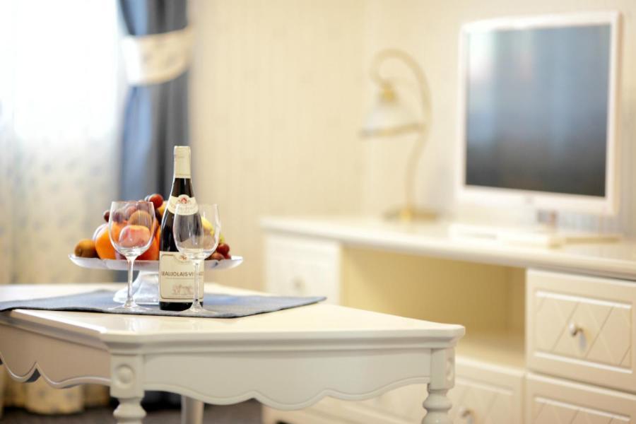 Hotel Knyazhyi Dvir Knyazhichi  Esterno foto
